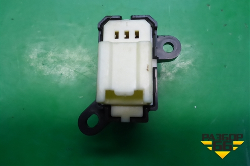 Кнопка центрального замка (правая) для Mazda CX 7 с 2006-2012г