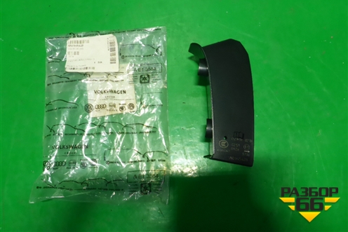 Накладка заднего фонаря правого (наружнего новая) (5N0945428) для Volkswagen Tiguan с 2011-2016г