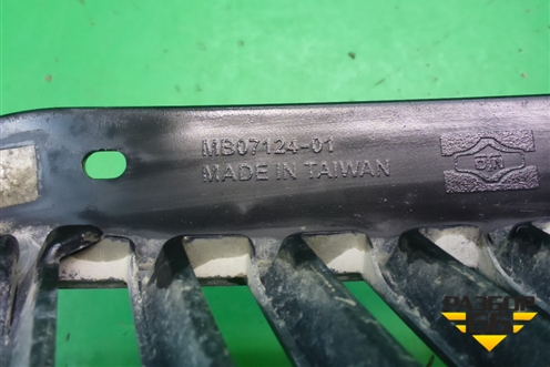 Решетка радиатора правая (до 2005г дубликат) (MB0712401) для Mitsubishi Lancer-9  с 2003-2008г