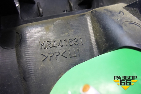 Накладка двери передней левой уголок (MR441631) для Mitsubishi Lancer-9  с 2003-2008г