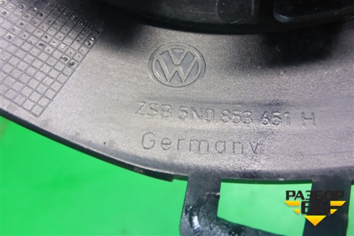 Накладка на решетку радиатора (5N0853651H) для Volkswagen Tiguan с 2011-2016г