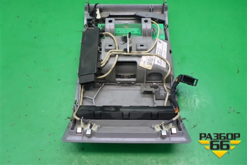Плафон салонный передний (не под люк) (7L0868403) для Volkswagen Touareg c 2002-2010г