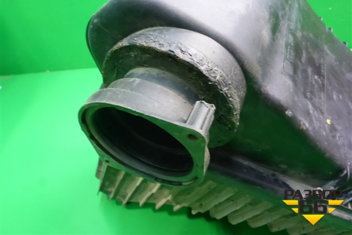 Корпус воздушного фильтра (левый 4.2л BAR) (7L6128601N) для Volkswagen Touareg c 2002-2010г