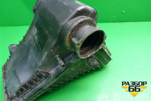 Корпус воздушного фильтра (правый 4.2л BAR) (7L6129601AH) для Volkswagen Touareg c 2002-2010г