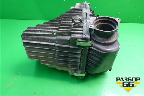 Корпус воздушного фильтра (правый 4.2л BAR) (7L6129601AH) для Volkswagen Touareg c 2002-2010г