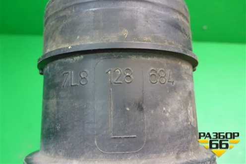 Патрубок воздушного фильтра (левый 4.2л BAR) (7L8128684) для Volkswagen Touareg c 2002-2010г