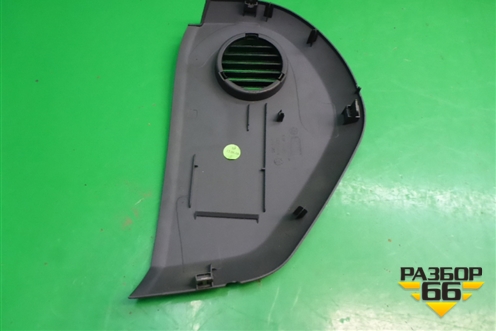 Накладка на торпедо (боковая правая) (7L6857176) для Volkswagen Touareg c 2002-2010г