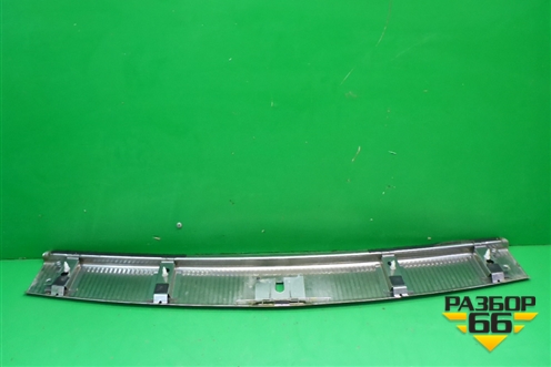 Обшивка багажника на заднюю панель для Volkswagen Touareg c 2002-2010г