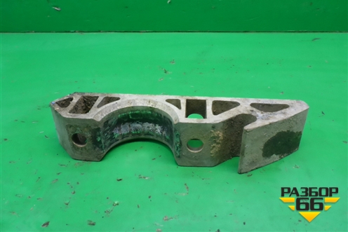 Кронштейн переднего стабилизатора (7L0411063B) для Volkswagen Touareg c 2002-2010г