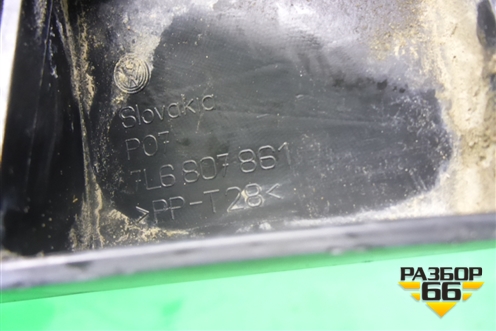Кронштейн заднего бампера левый (под фонарь) (7L6807861) для Volkswagen Touareg c 2002-2010г