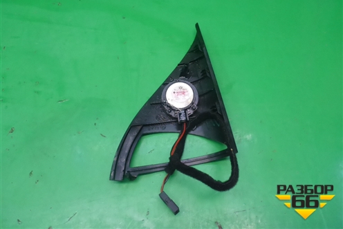 Накладка двери передней левой уголок (7L6837993) для Volkswagen Touareg c 2002-2010г