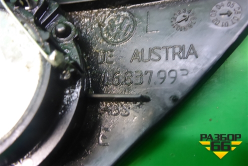 Накладка двери передней левой уголок (7L6837993) для Volkswagen Touareg c 2002-2010г