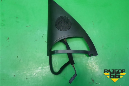 Накладка двери передней левой уголок (7L6837993) для Volkswagen Touareg c 2002-2010г