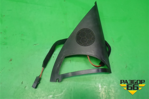 Накладка двери передней правой уголок (7L6837994) для Volkswagen Touareg c 2002-2010г