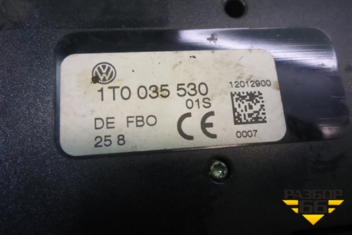 Антенна электрическая (усилитель) (1T0035530) для Volkswagen Touareg c 2002-2010г