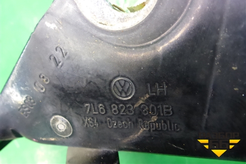 Петля капота левая (7L6823301B) для Volkswagen Touareg c 2002-2010г