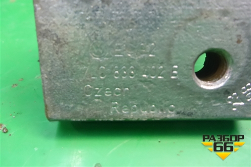 Петля двери задней правой верхняя (7L0833402B) для Volkswagen Touareg c 2002-2010г