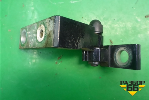 Петля двери передней левой верхняя (7L0831401B) для Volkswagen Touareg c 2002-2010г