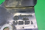 Кронштейн амортизатора капота (левый) (7L6805887A) для Volkswagen Touareg c 2002-2010г