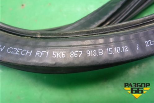 Уплотнитель двери задней правой (5K8867913B) для Volkswagen Golf VI с 2009-2012г