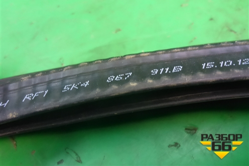 Уплотнитель двери передней левой (5K4867911B) для Volkswagen Golf VI с 2009-2012г