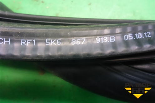 Уплотнитель двери задней левой (5K6867913B) для Volkswagen Golf VI с 2009-2012г