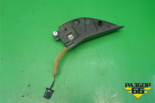 Накладка двери передней левой уголок (5K0837993) для Volkswagen Golf VI с 2009-2012г