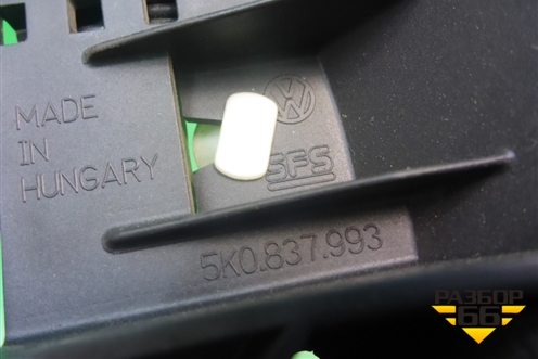 Накладка двери передней левой уголок (5K0837993) для Volkswagen Golf VI с 2009-2012г