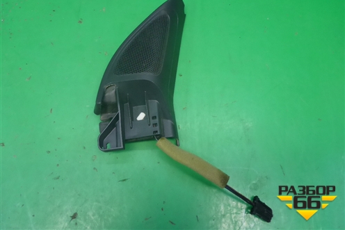 Накладка двери передней правой уголок (5K0837994) для Volkswagen Golf VI с 2009-2012г