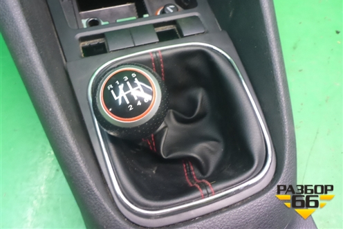 Консоль (5K0863243C) для Volkswagen Golf VI с 2009-2012г