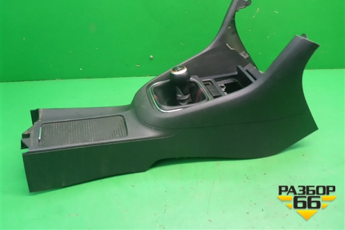 Консоль (5K0863243C) для Volkswagen Golf VI с 2009-2012г