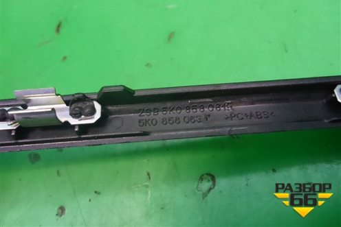 Рамка магнитолы (5K0858063F) для Volkswagen Golf VI с 2009-2012г