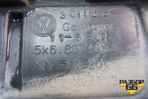Кронштейн заднего бампера центральный (5K6807863) для Volkswagen Golf VI с 2009-2012г