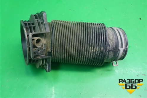 Патрубок воздушного фильтра (1.4л CAX) (1K0129684AN) для Volkswagen Golf VI с 2009-2012г