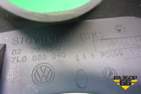 Накладка внутренняя (на кожух рулевой колонки правая) (7L6858340) для Volkswagen Golf VI с 2009-2012г