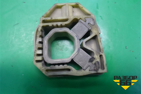 Кронштейн радиатора (1K0121367G) для Volkswagen Golf VI с 2009-2012г