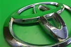 Эмблема на дверь багажника (9097502063) для Toyota Highlander с 2007-2013г