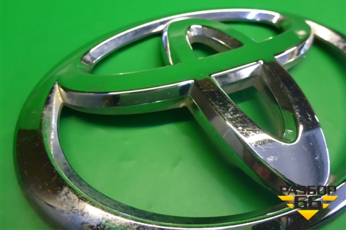 Эмблема на дверь багажника (9097502063) для Toyota Highlander с 2007-2013г