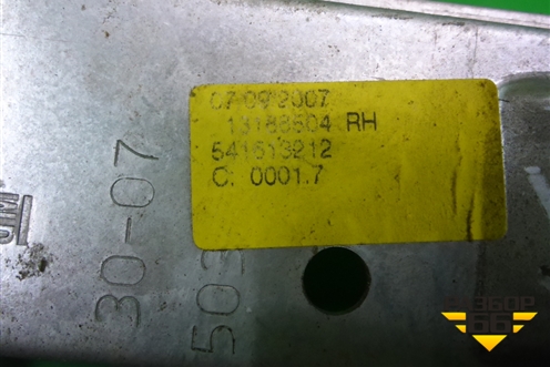 Стеклоподъёмник механический задний правый (13188504) для Opel Corsa D с 2006-2014г