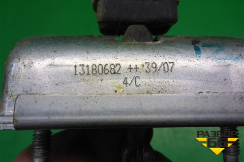 Ограничитель двери передней правой (13180682) для Opel Corsa D с 2006-2014г