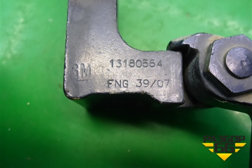 Петля двери передней правой верхняя (13180564) для Opel Corsa D с 2006-2014г