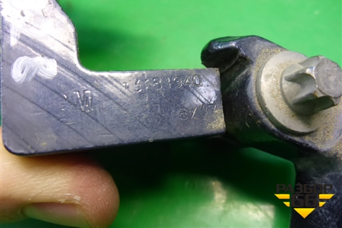 Петля двери задней правой нижняя (13181940) для Opel Corsa D с 2006-2014г