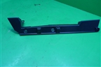 Держатель задней полки правый (EPE500460) для Land Rover Discovery 3 с 2004-2009г
