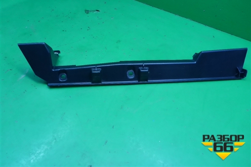 Держатель задней полки правый (EPE500460) для Land Rover Discovery 3 с 2004-2009г