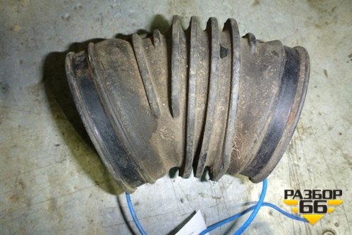 Патрубок воздушного фильтра (гофра) для Audi A8 с 1998-2003г (077129627A)