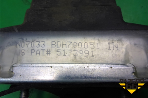Ограничитель двери задней правой (BDH780051) для Land Rover Discovery 3 с 2004-2009г