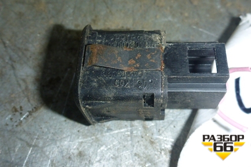 Кнопка (см.фото) (8L0962109) для Audi A8 с 1998-2003г