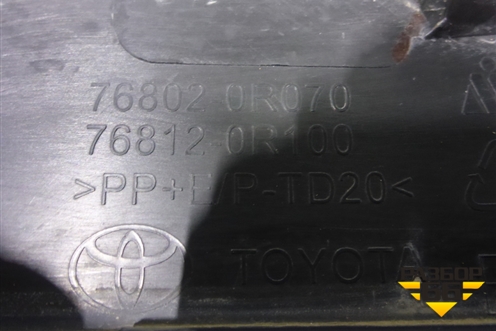 Накладка двери багажника (768020R070) для Toyota Rav-4 с 2018г
