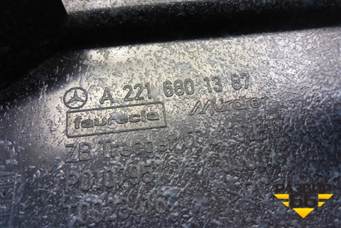 Накладка на торпедо (правая нижняя) (A2216801387) для Mercedes Benz S-Klass W221 с 2005-2013г