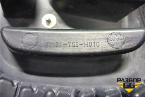 Решетка радиатора (71121TG5H010) для Honda Jazz(GE) с 2008-2014г